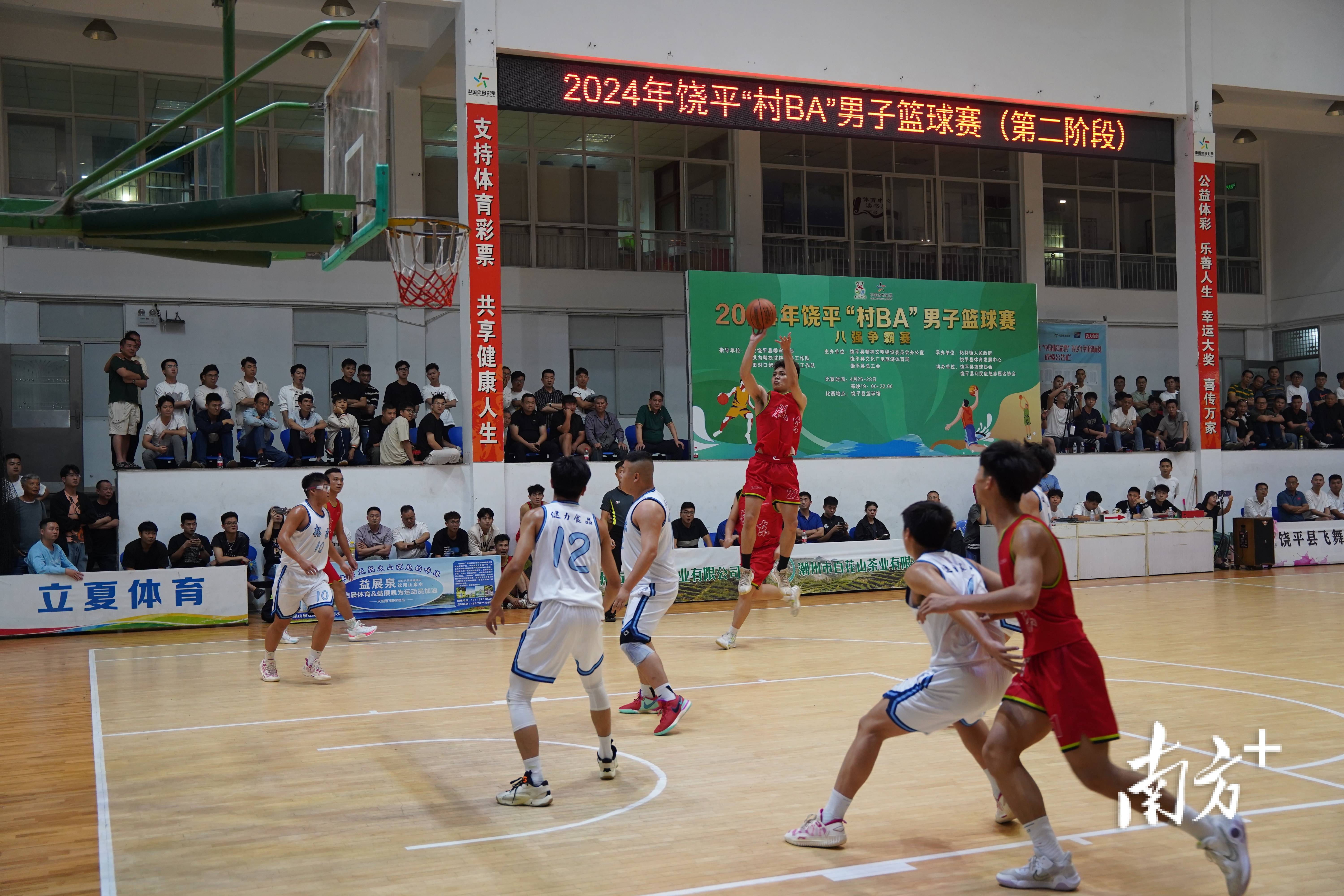 顶尖球队激烈角逐,最新动态揭秘! 顶尖球队激烈角逐,最新动态揭秘!