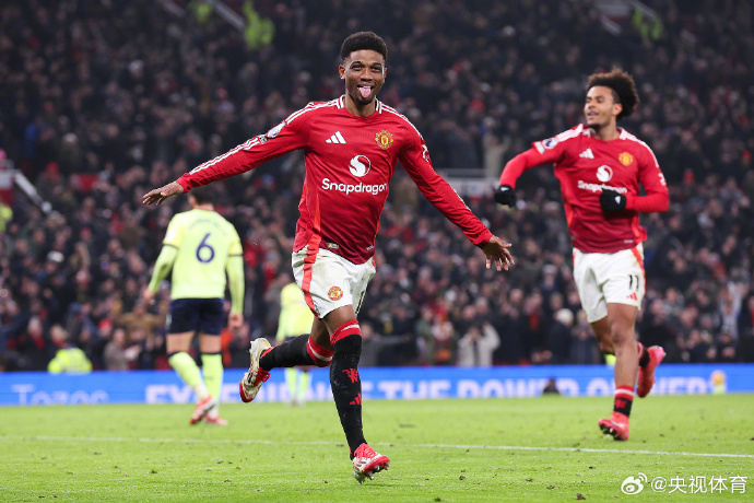 南安普顿主场逆转,球迷高歌胜利进行曲 南安普顿主场逆转,球迷高歌胜利进行曲