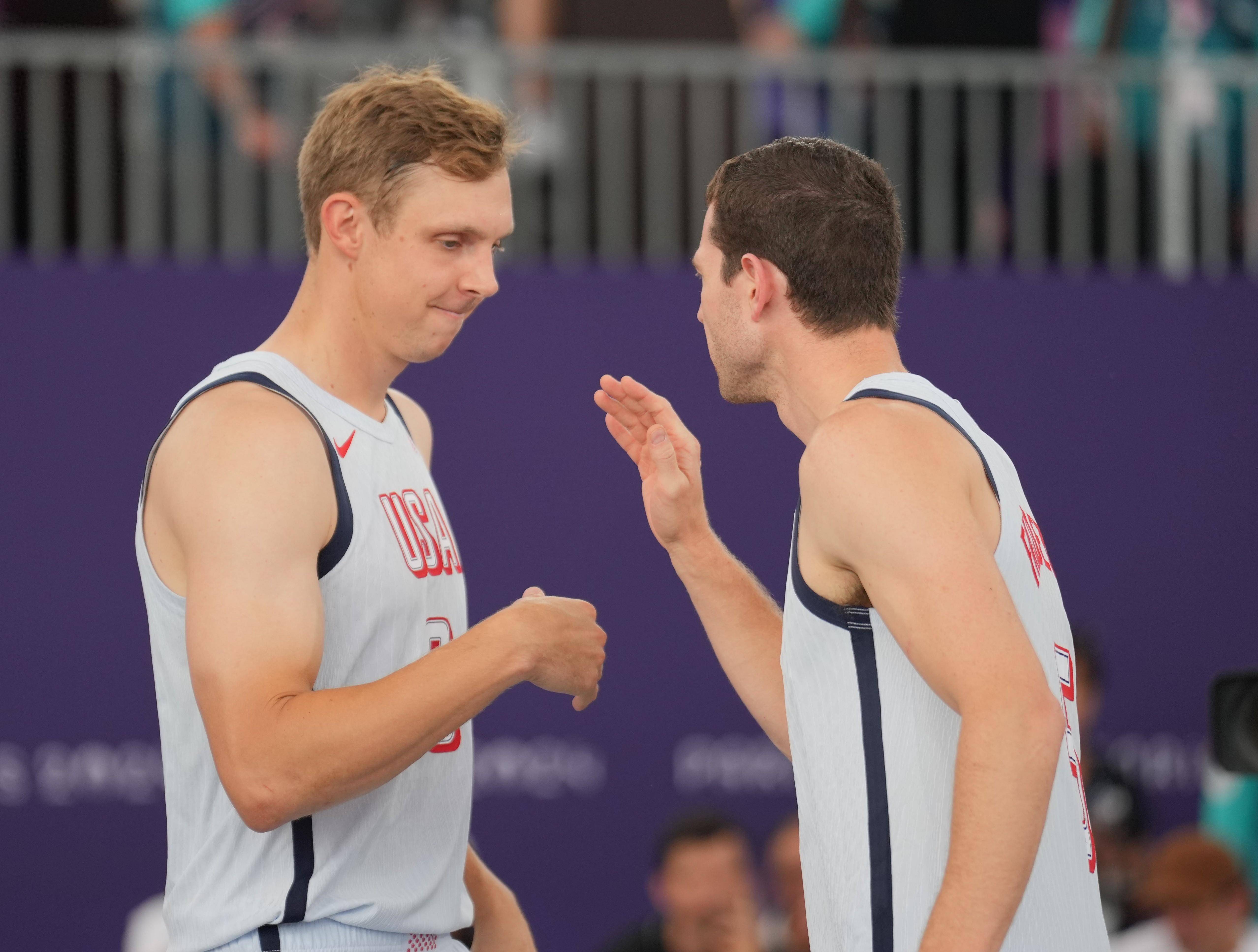 拉脱维亚队突破重围，取得关键胜利